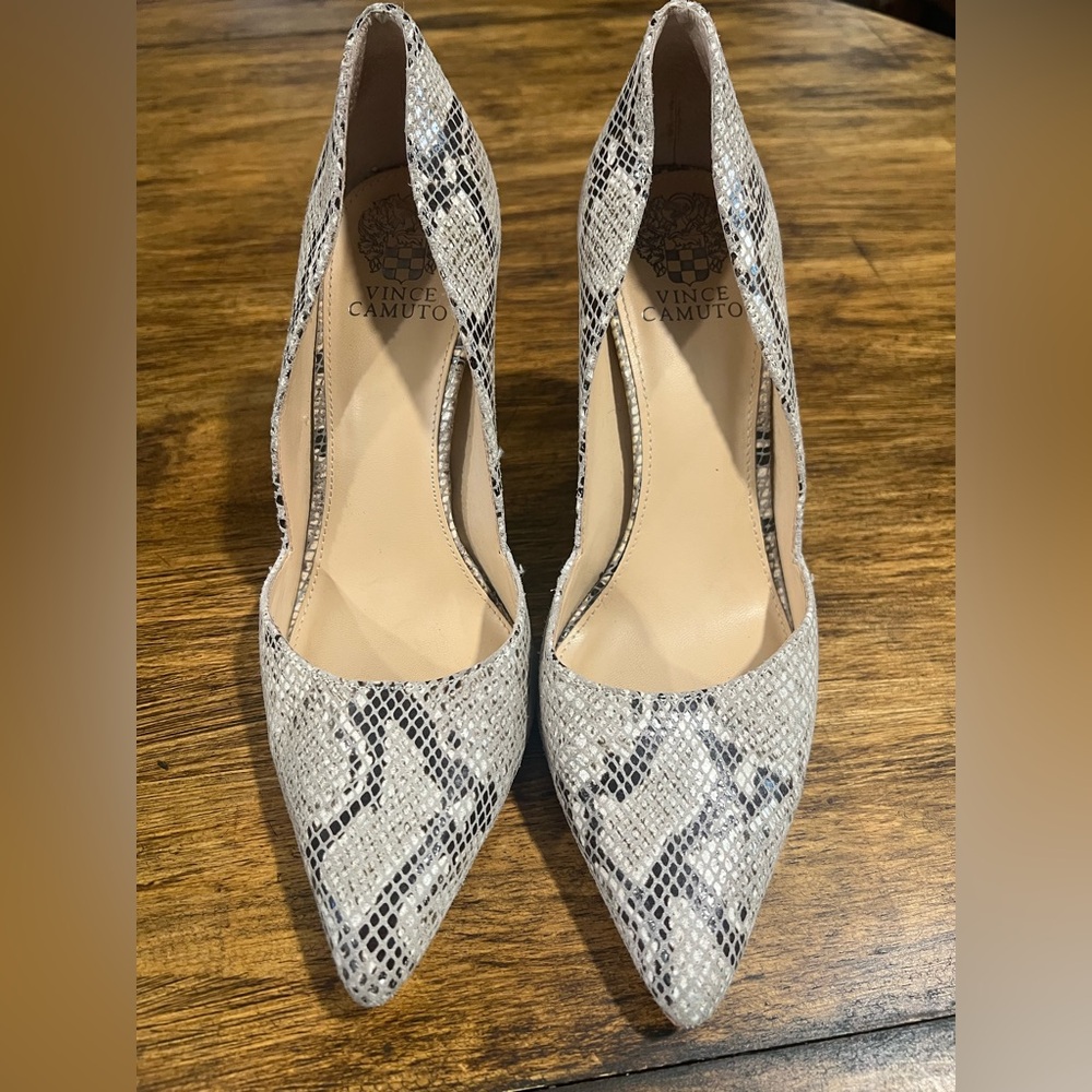 Vince Camuto Snake Print Pumps | 8.5
